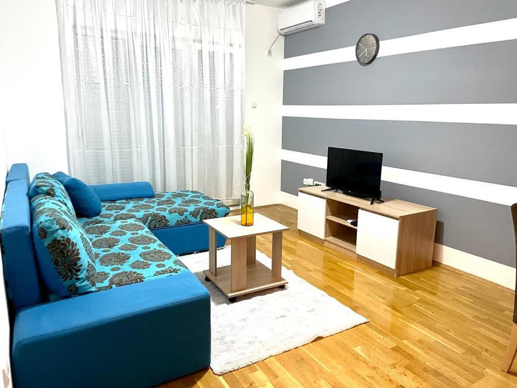 Naki Apartmani Podgorica Bilik gambar
