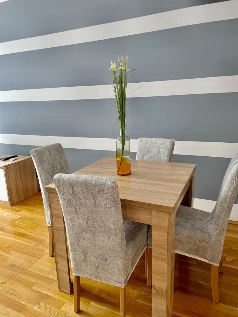 Naki Apartmani Podgorica Bilik gambar